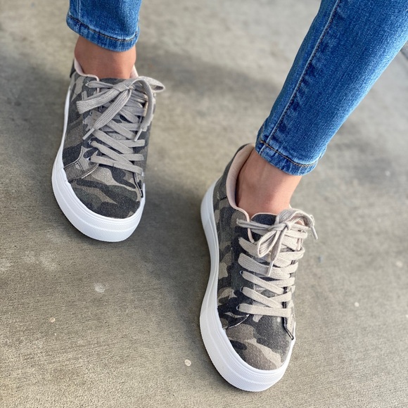 Canvas Vintage camo sneaker featuring memory foam - Picture 10 of 10